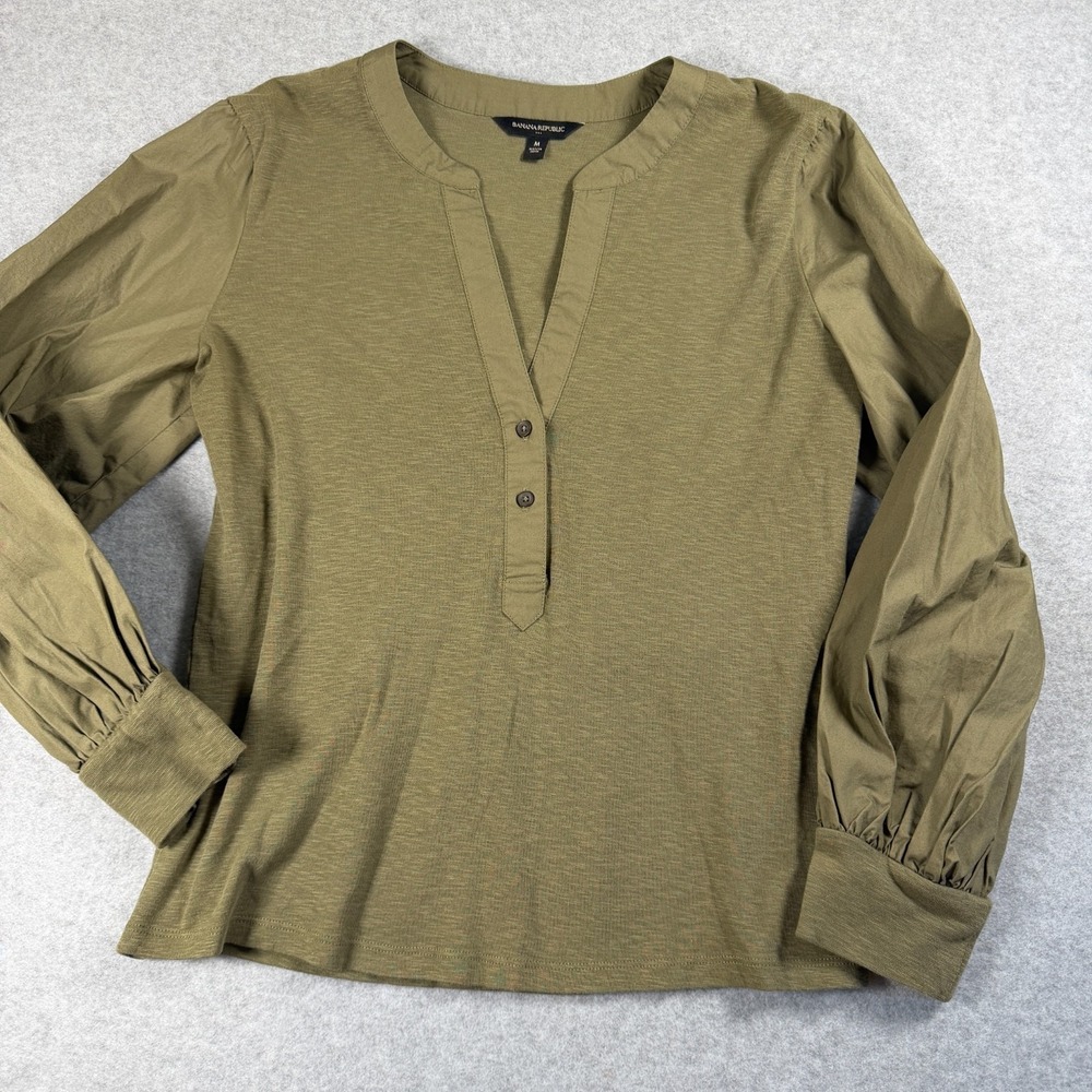 Banana Republic Womens Top Olive Green Cotton Knit Buttons V Neck Size M SKU 212